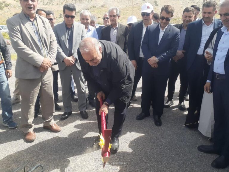 با حضور معاون وزیر راه و شهرسازی قطعه دوم جاده دره شهر - پلدختر کلنگ زنی شد