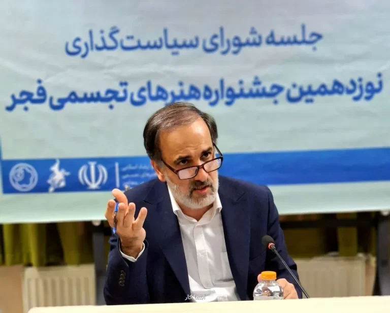 معاون وزیر:  بخش های استانی جشنواره هنرهای تجسمی فجر باید تقویت شوند
